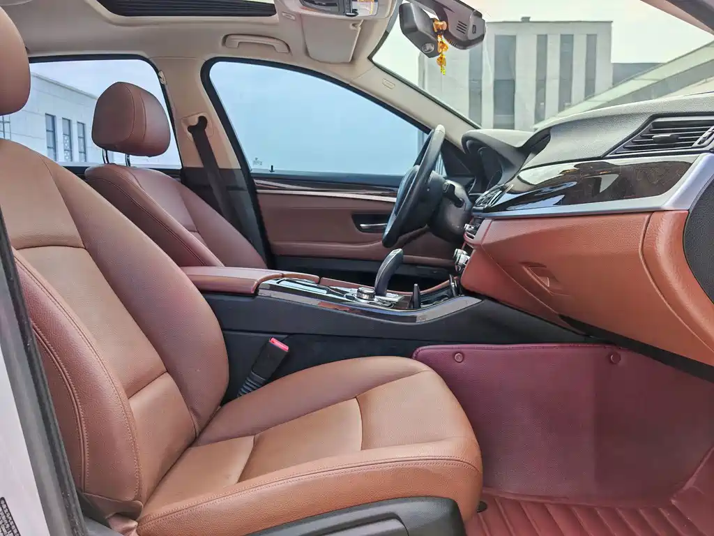 BMW 5 Series — миниатюра 19