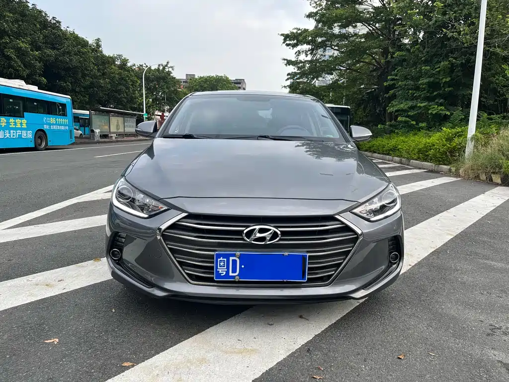 Hyundai Elantra — миниатюра 2