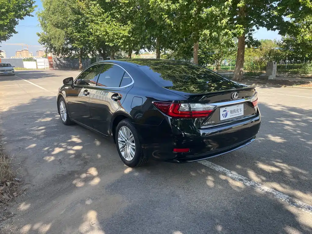 Lexus ES — миниатюра 7