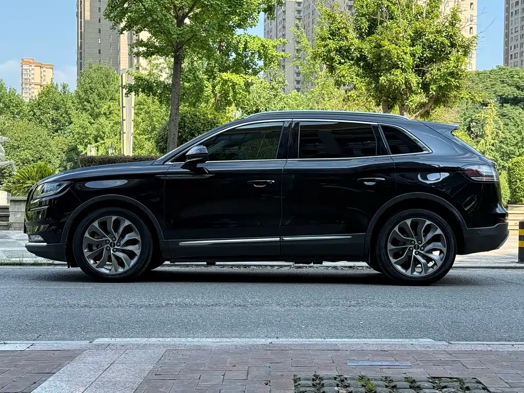 Lincoln Nautilus 2021 2.0T