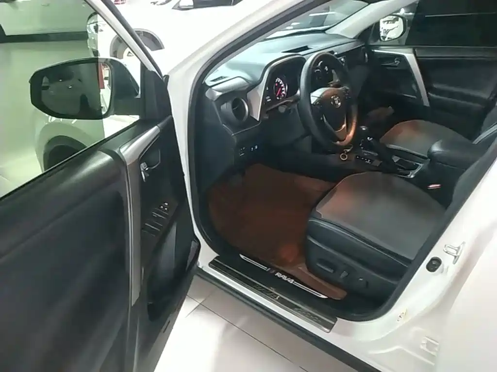 Toyota RAV4 — миниатюра 16