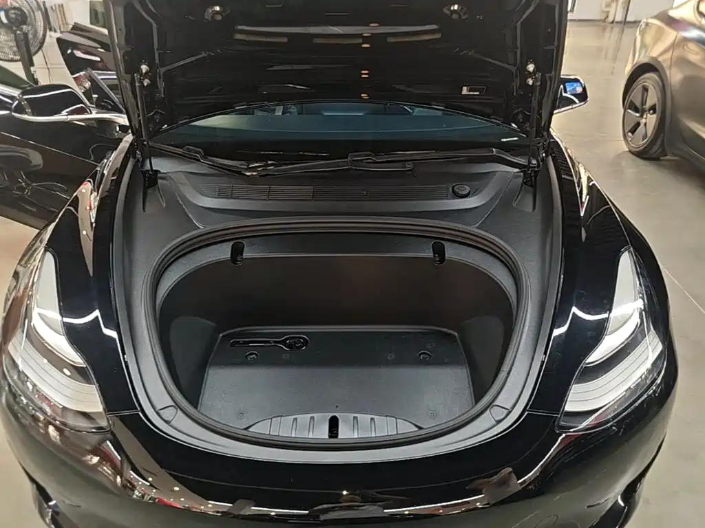 Tesla Model 3 — миниатюра 20