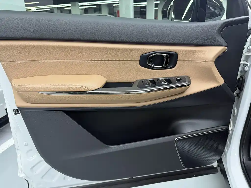 NIO ES8 — миниатюра 12