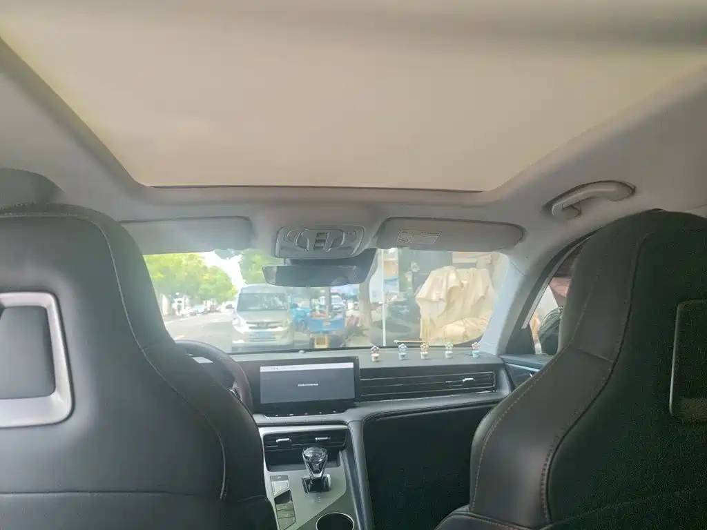 Roewe RX5 New Energy — миниатюра 9