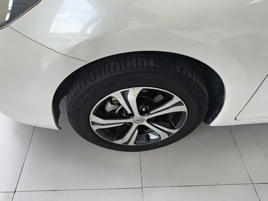Nissan Tiida — миниатюра 23