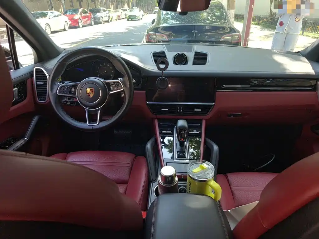 Porsche Cayenne — миниатюра 5