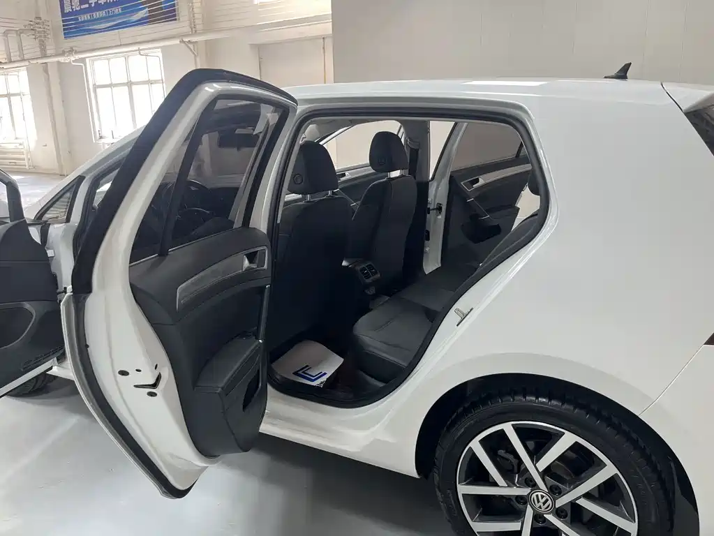 Volkswagen Golf — миниатюра 12