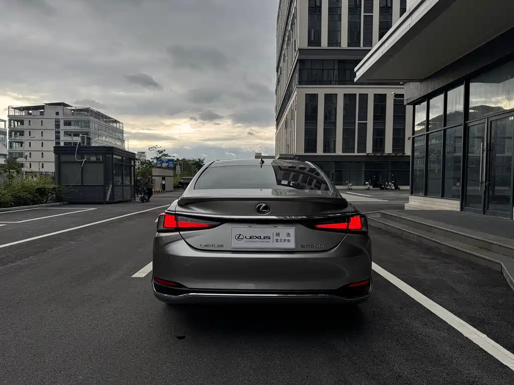 Lexus ES — миниатюра 10