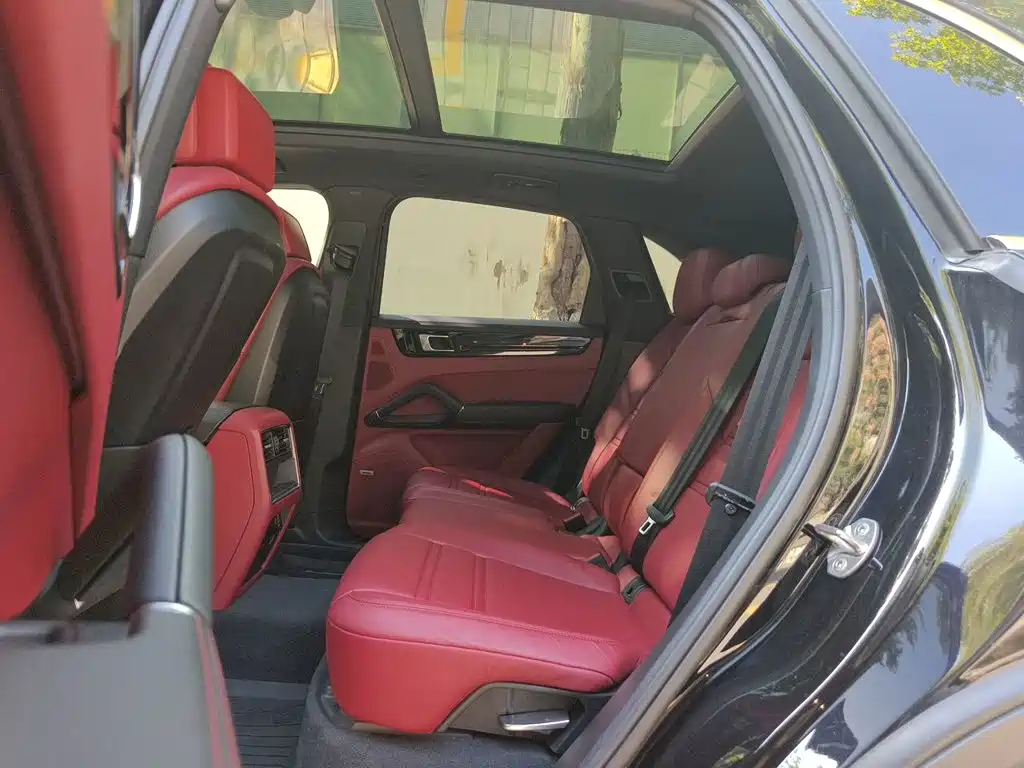 Porsche Cayenne — миниатюра 12