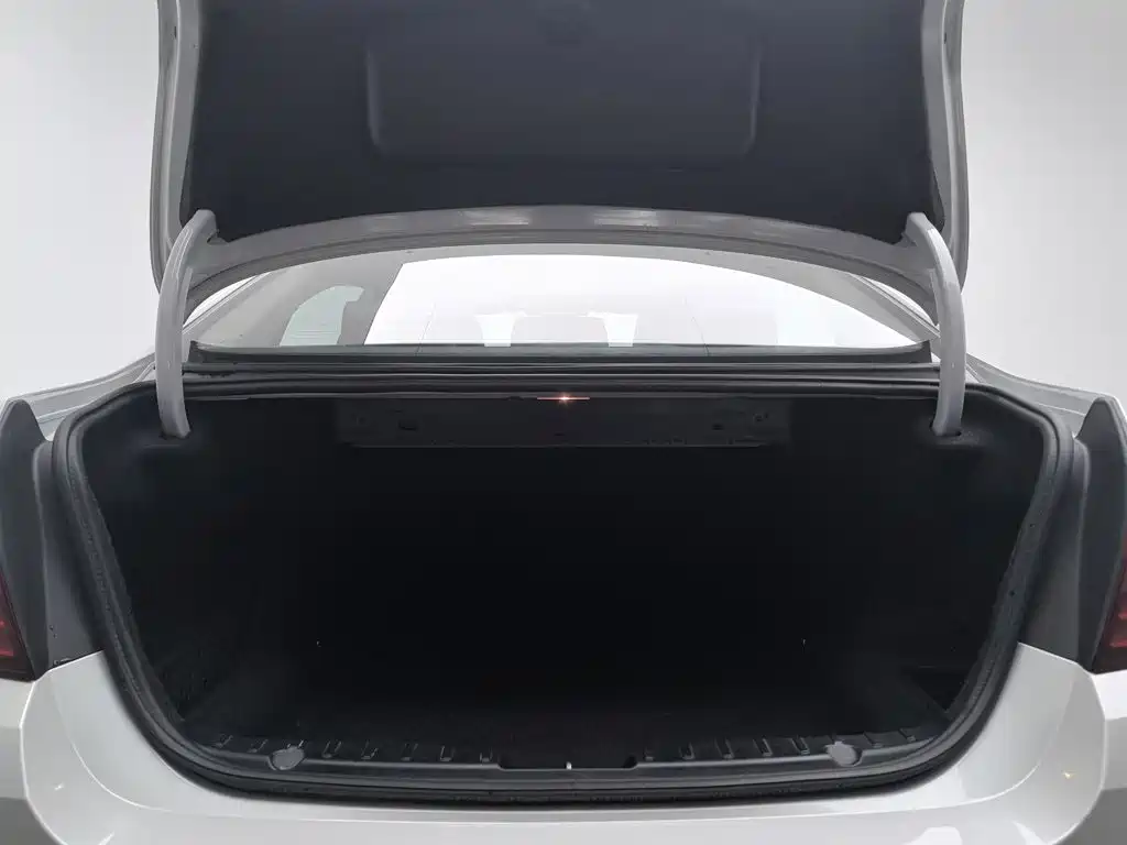 BMW 5 Series — миниатюра 16