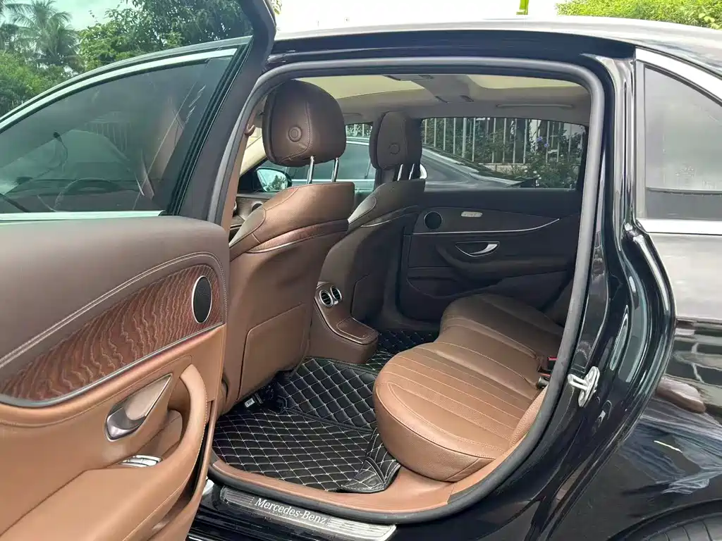 Mercedes-Benz E-Class — миниатюра 5