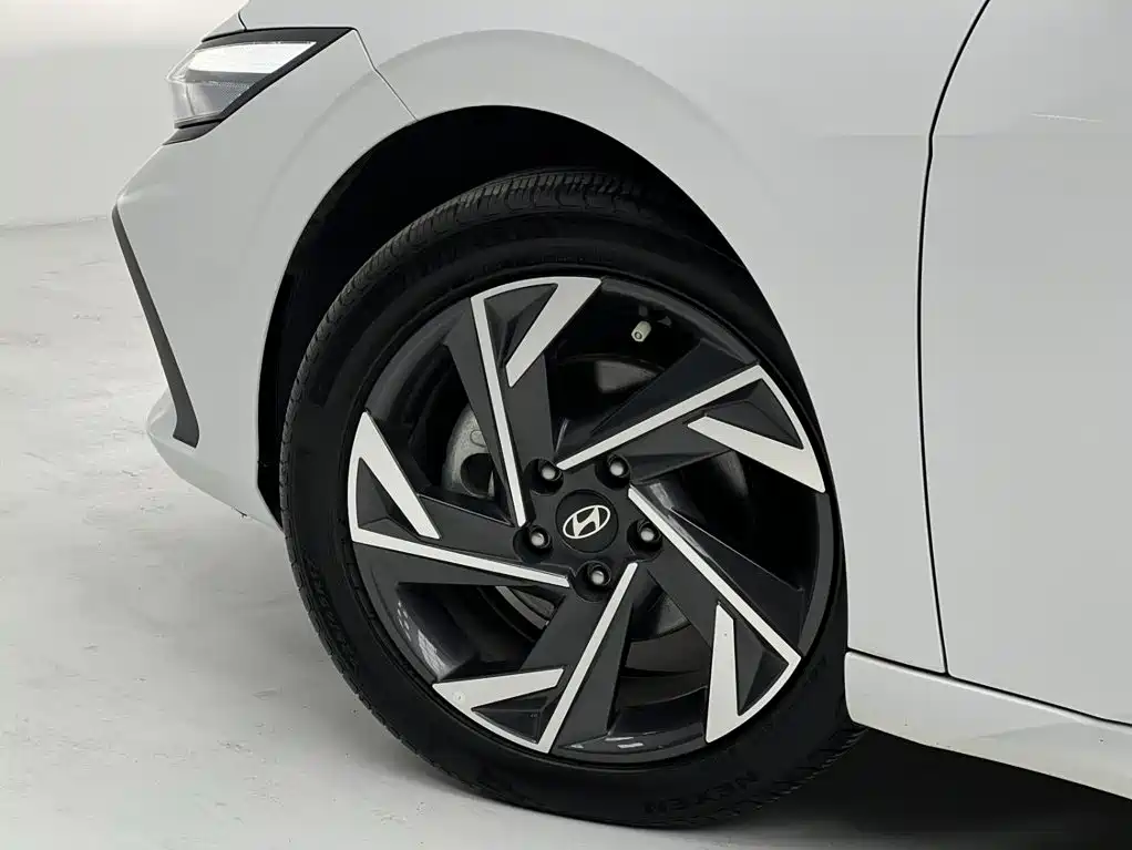 Hyundai Elantra — миниатюра 7