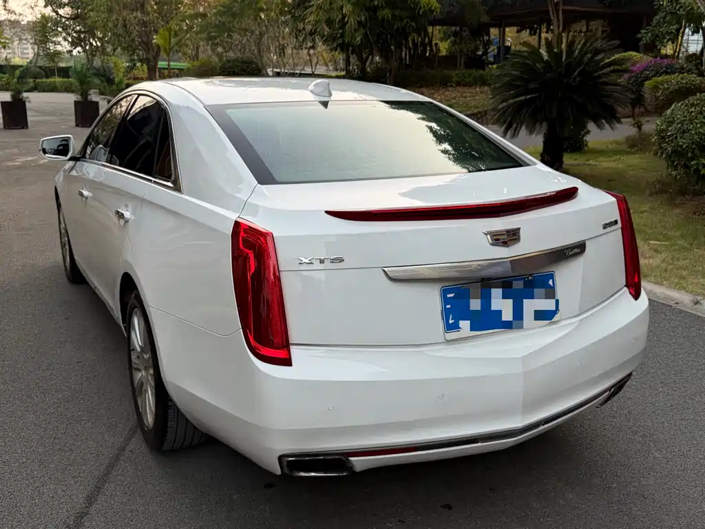 CADILLAC XTS