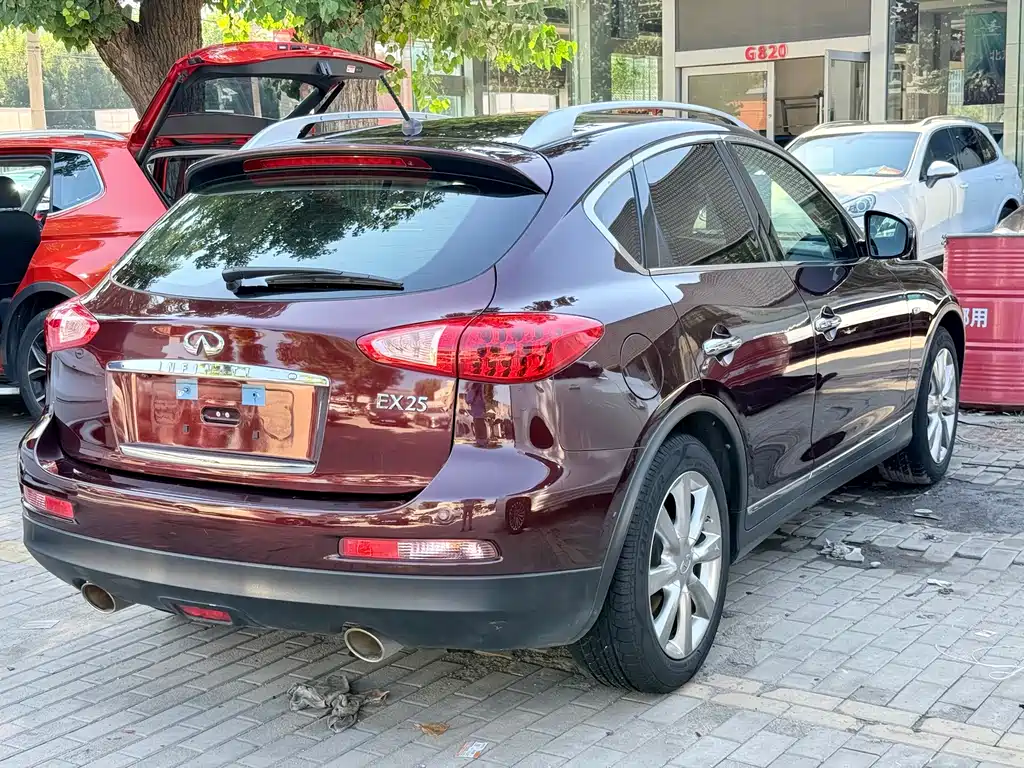 Infiniti EX — миниатюра 17