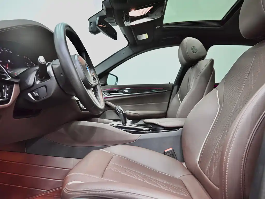 BMW 5 Series — миниатюра 7