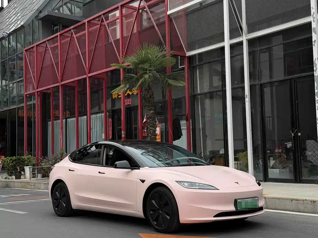 Tesla Model 3 — миниатюра 3