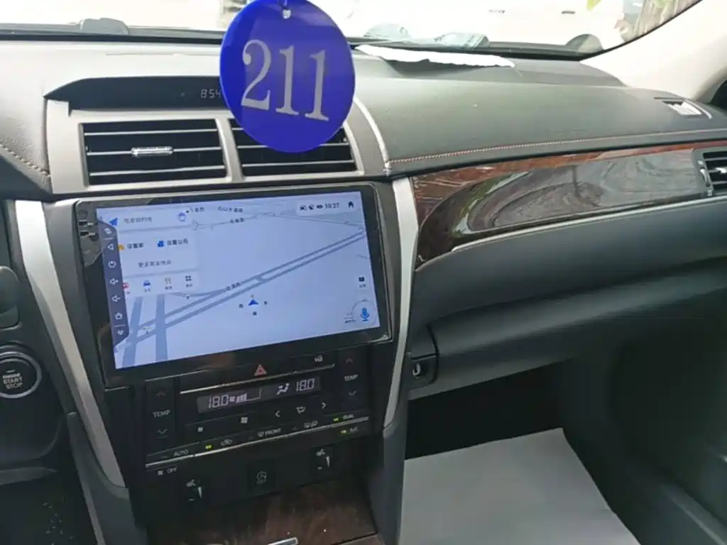 Toyota Camry — миниатюра 13