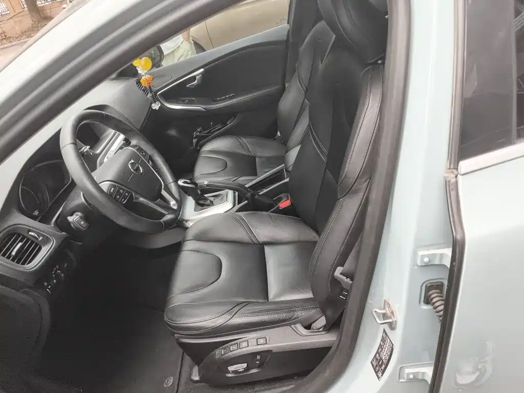 Volvo V40 — миниатюра 12