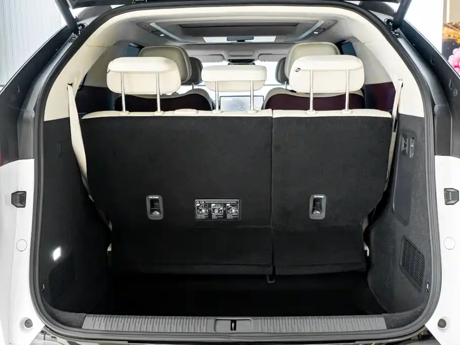 XPeng X9 — миниатюра 12