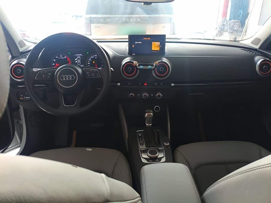 Audi A3 1.4 л 2021 г. Белый, пробег 35900 км