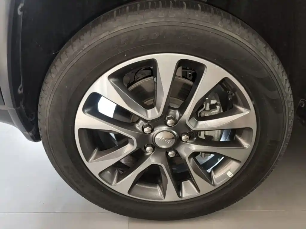 Jeep Grand Cherokee (Import) — миниатюра 23