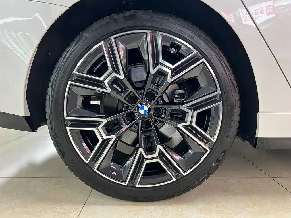 BMW 5 Series — миниатюра 32
