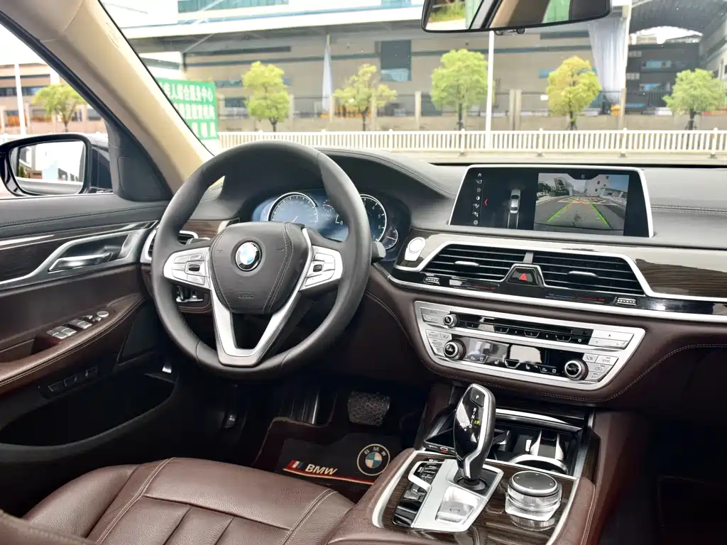 BMW 7 Series — миниатюра 6