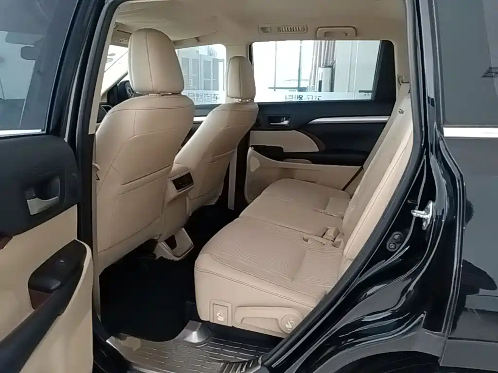 Toyota Highlander — миниатюра 17