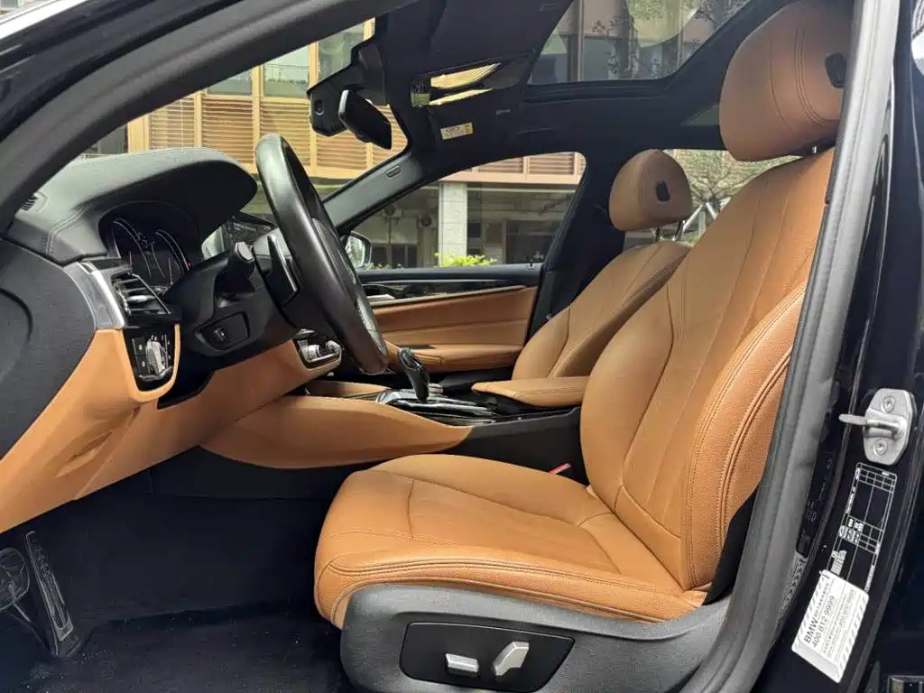 BMW 5 Series — миниатюра 4