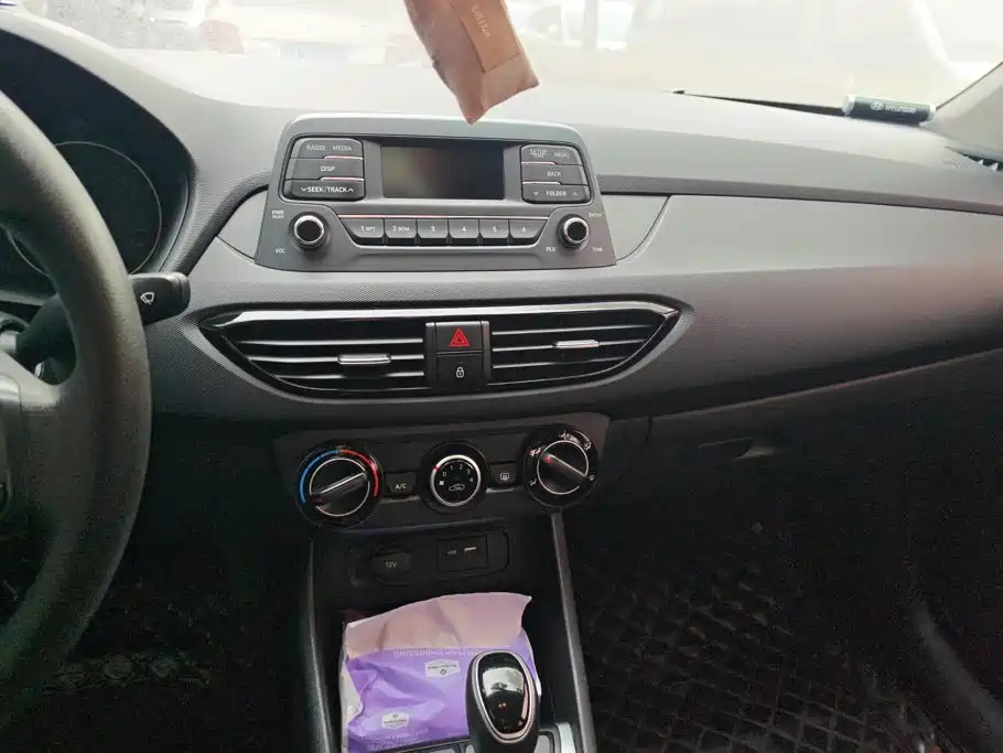 Hyundai Elantra — миниатюра 13