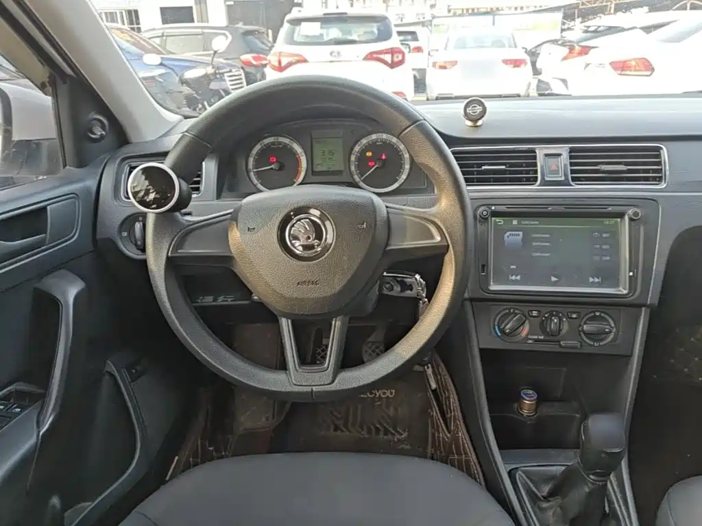 Skoda Rapid — миниатюра 11
