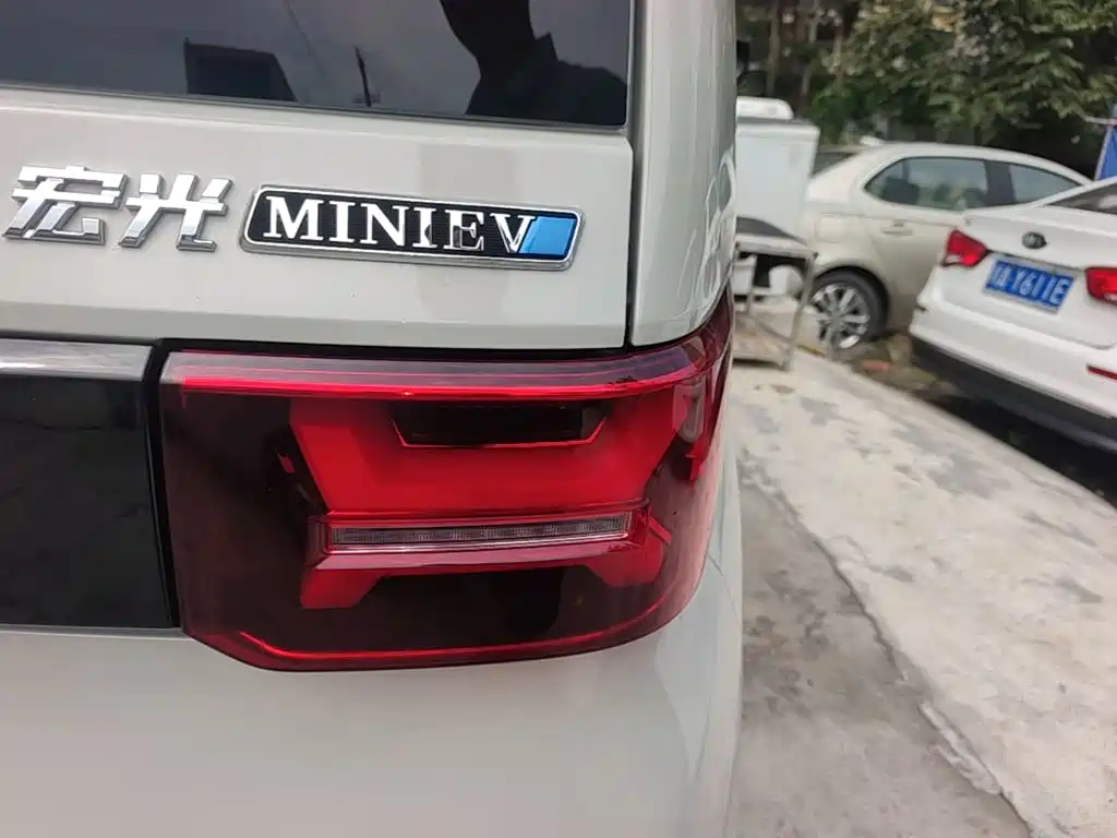 Wuling MINIEV — миниатюра 8