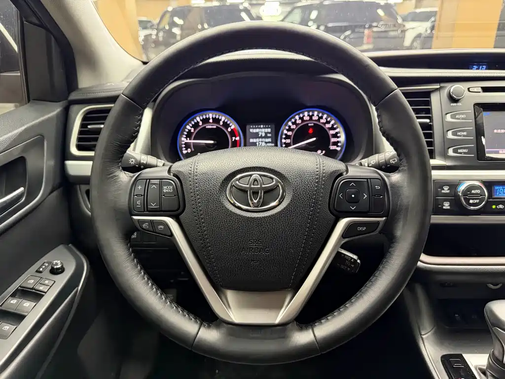 Toyota Highlander — миниатюра 7