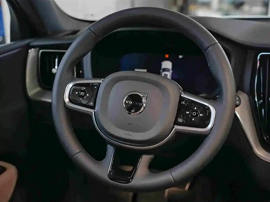 Volvo XC60 — миниатюра 6