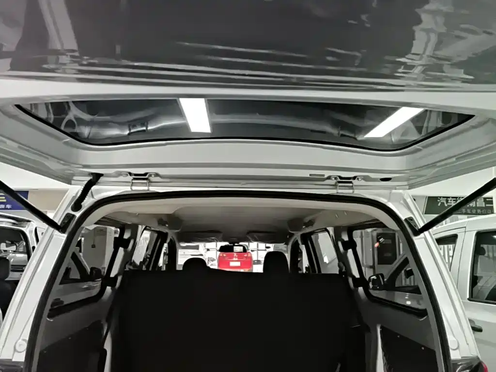 Wuling Hongguang V — миниатюра 19