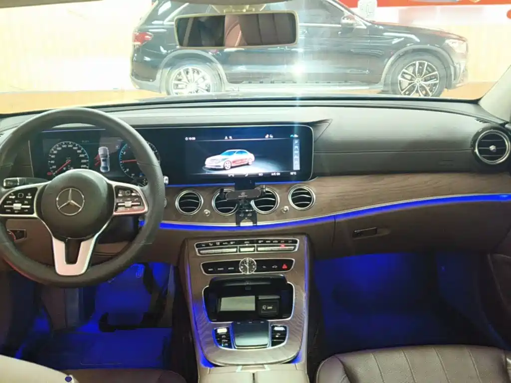 Mercedes-Benz E-Class — миниатюра 10