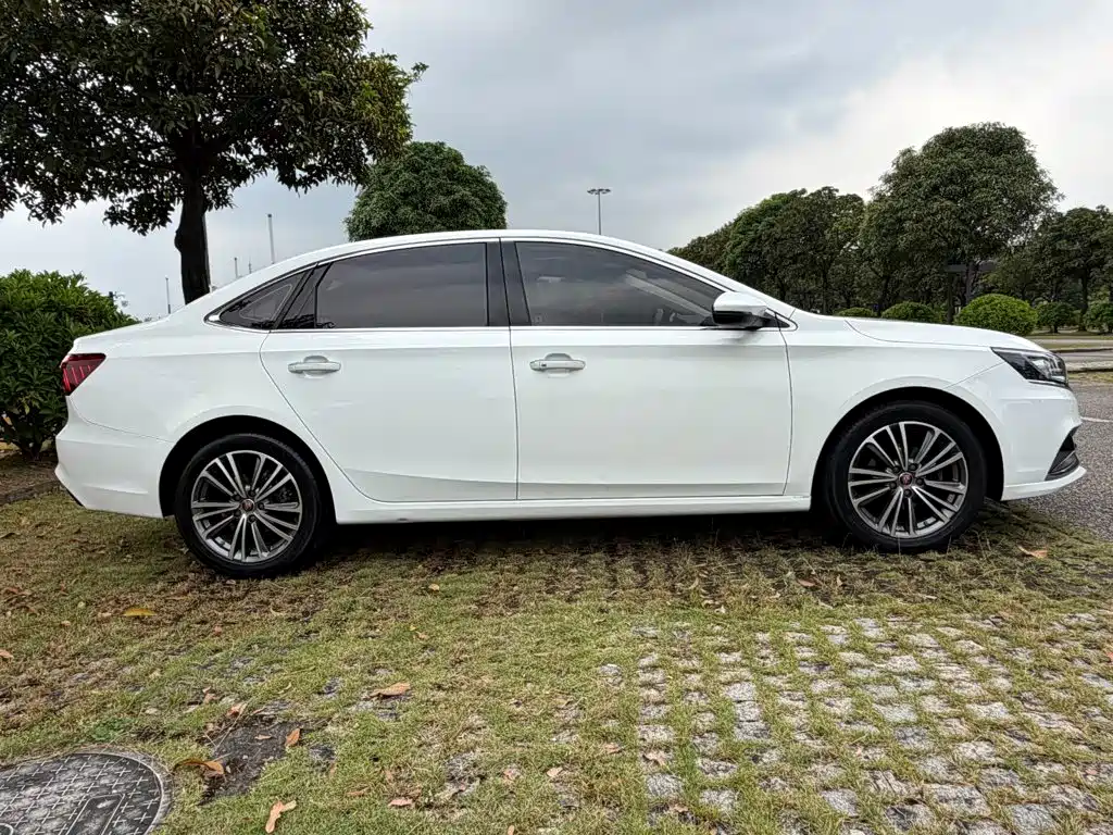 Roewe i6 Classic — миниатюра 5