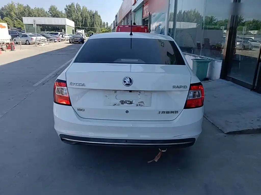 Skoda Rapid — миниатюра 6