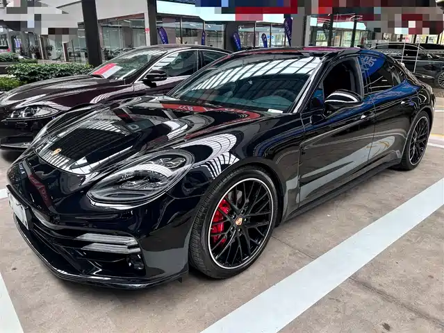 PORSCHE PANAMERA