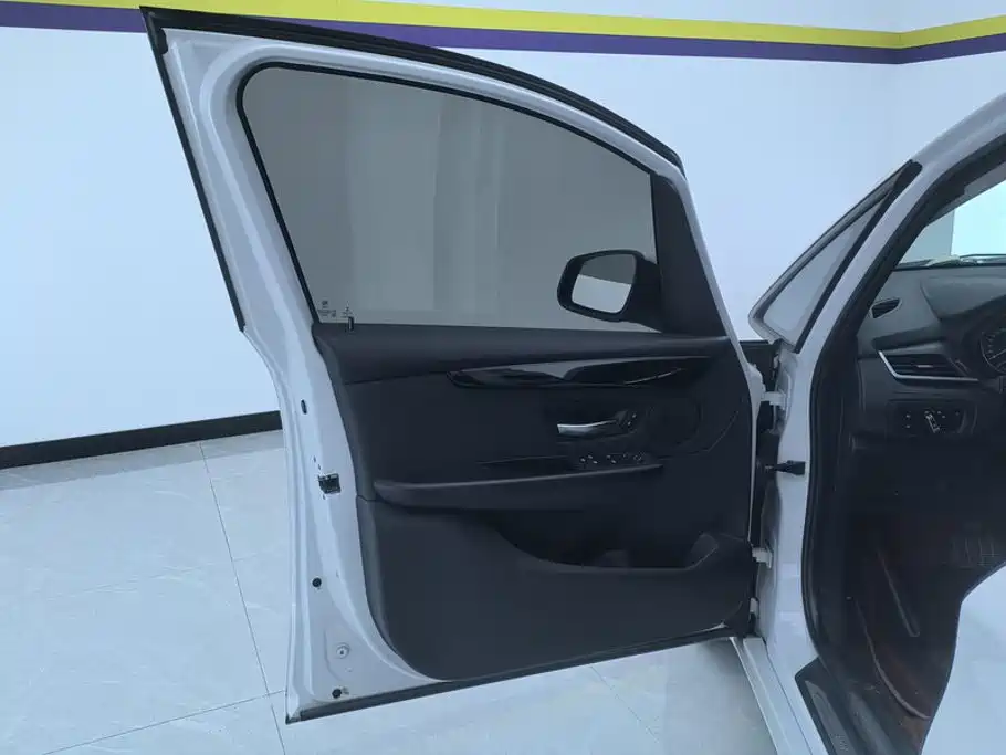 BMW 2 Series Active Tourer — миниатюра 7