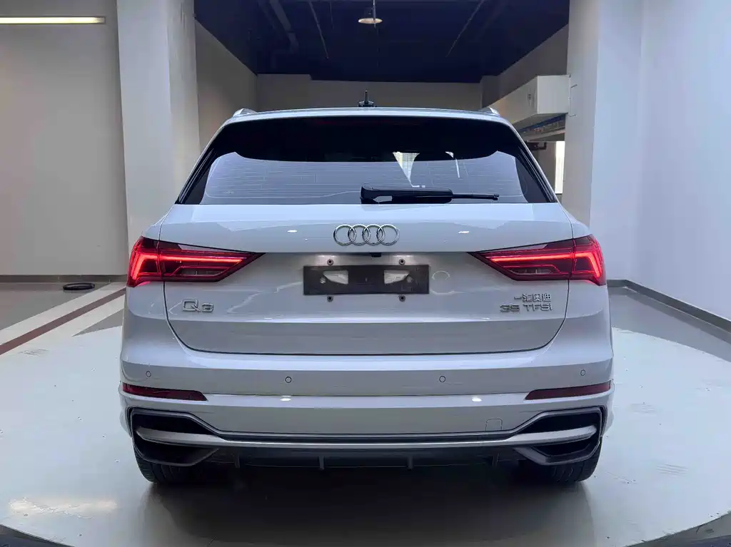Audi Q3 2023 35 TFSI Fashion (1.4T)
