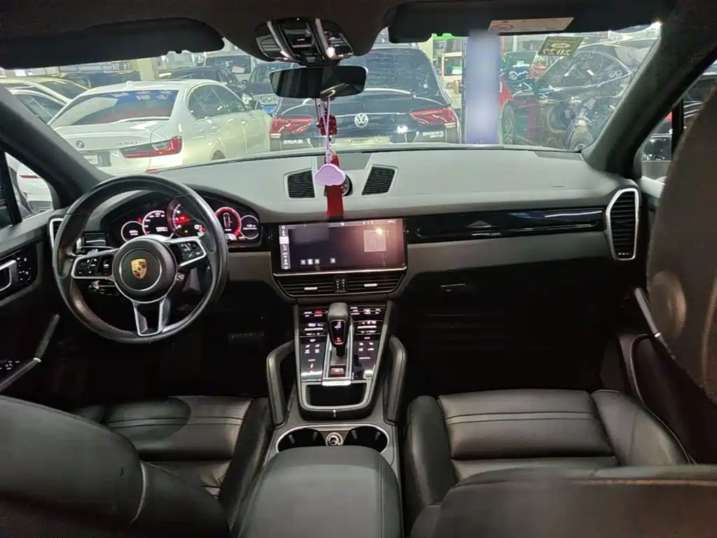 Porsche Cayenne — миниатюра 10