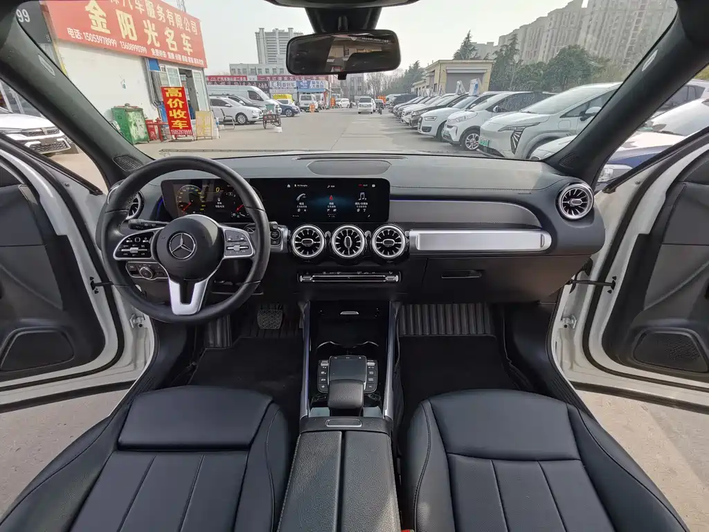 MERCEDES-BENZ GLB