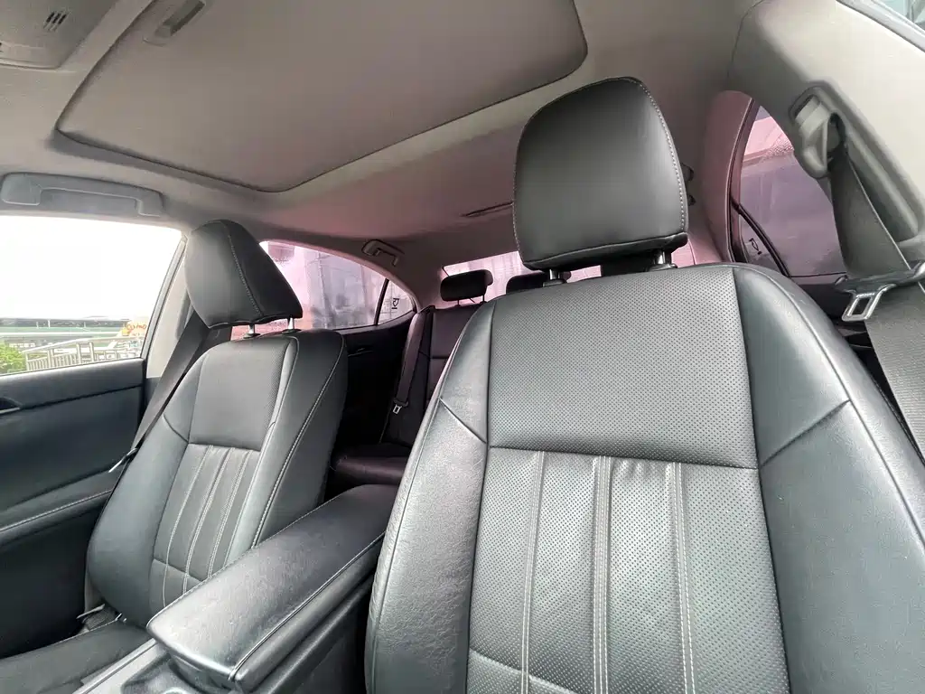 Lexus ES — миниатюра 14