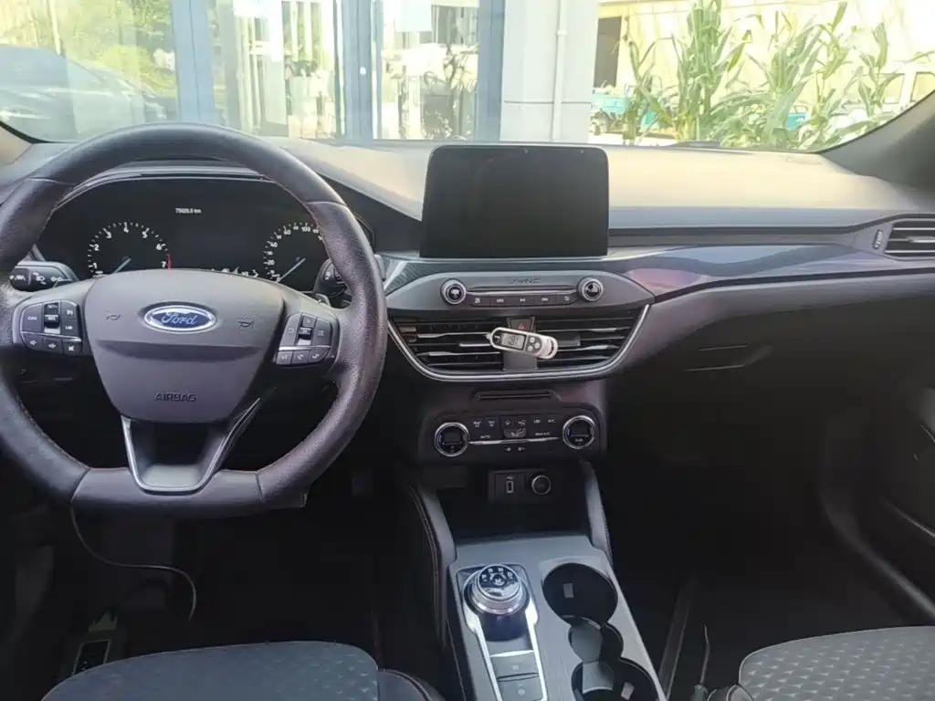Ford Focus — миниатюра 10