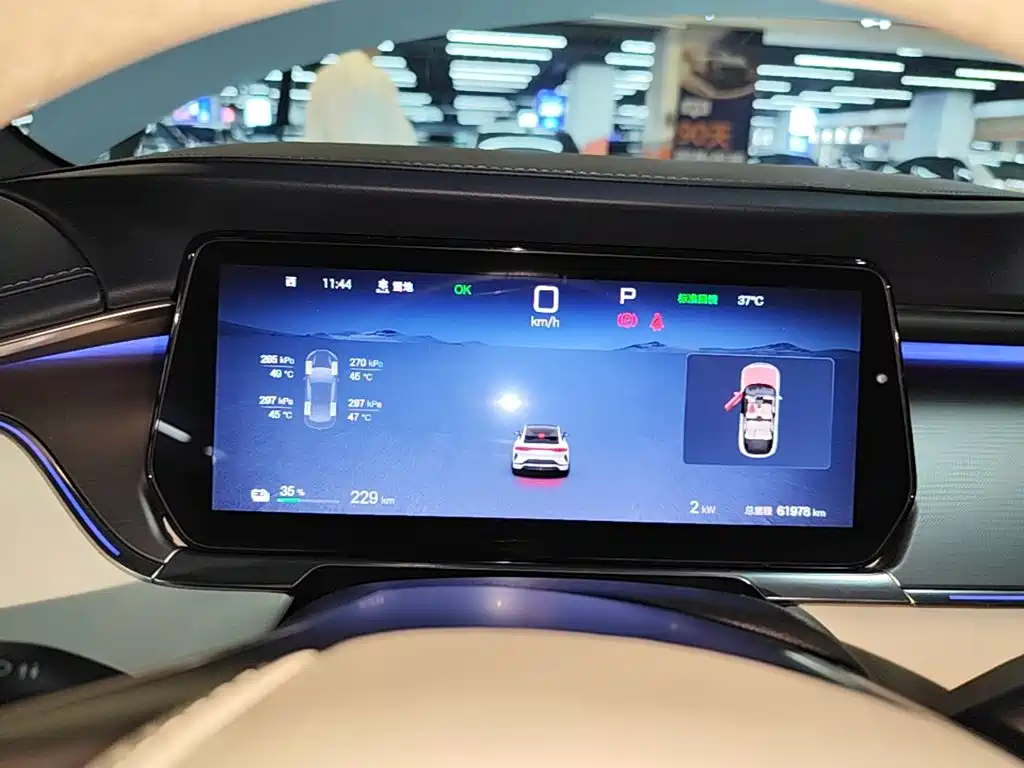 BYD L EV — миниатюра 12