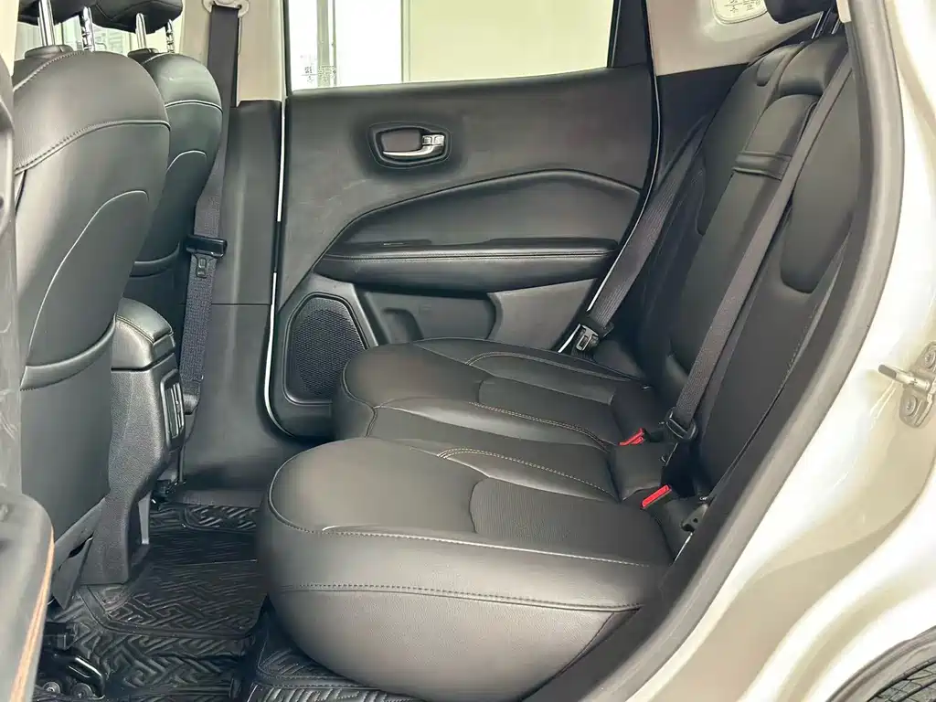 Jeep Compass — миниатюра 7