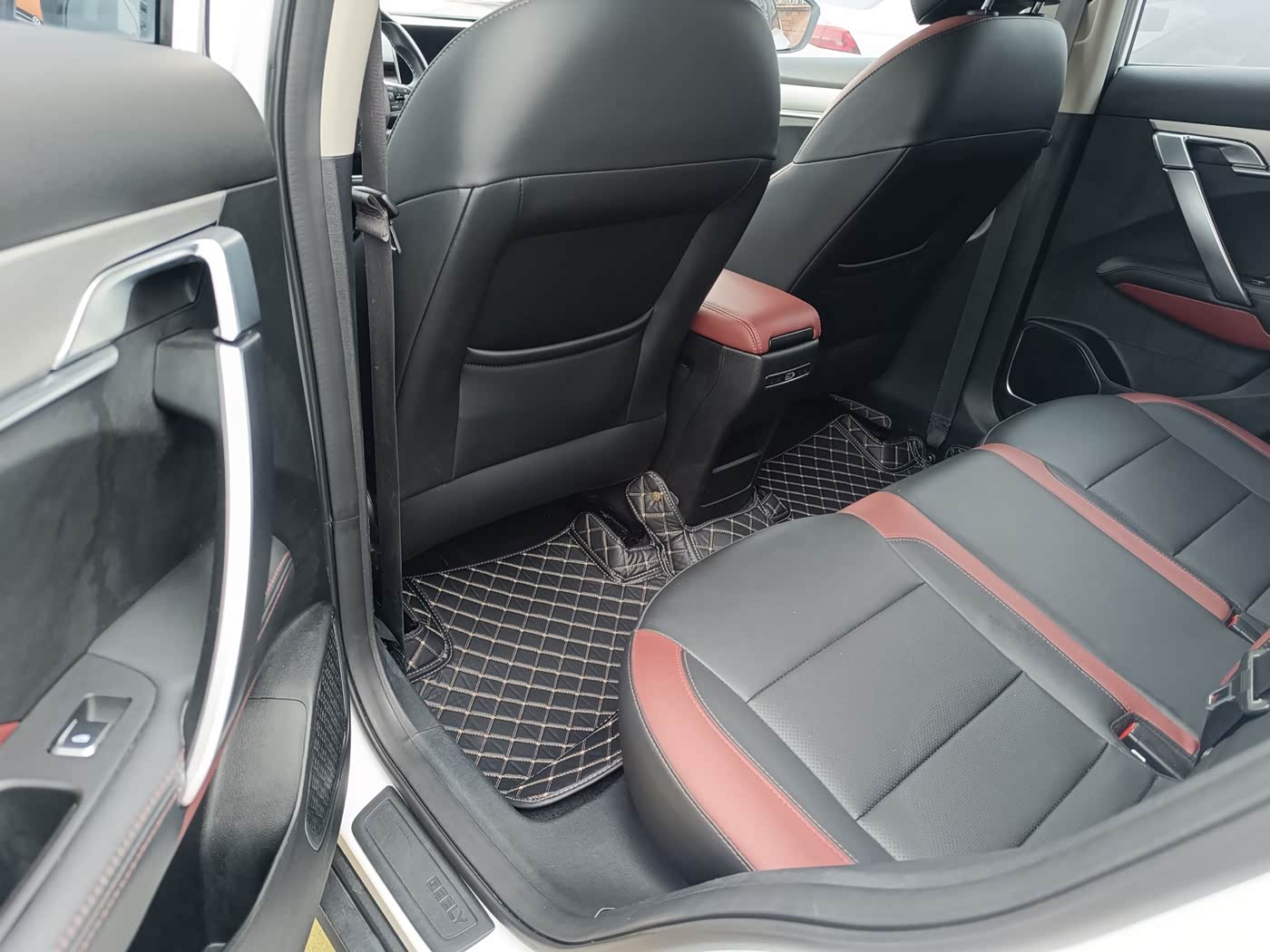 Geely Binyue 1.4 л 2021 г. Белый, пробег 29000 км