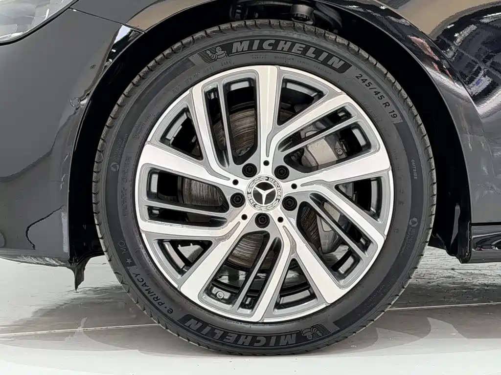 Mercedes-Benz E-Class — миниатюра 11