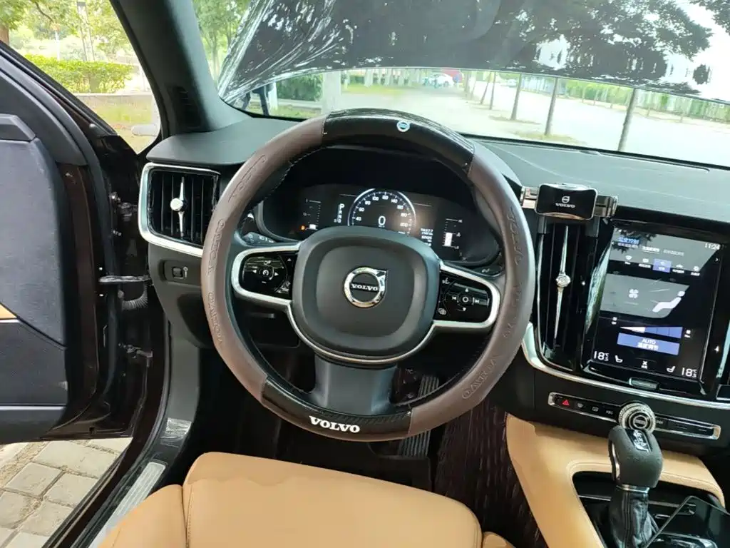 Volvo S90 — миниатюра 11